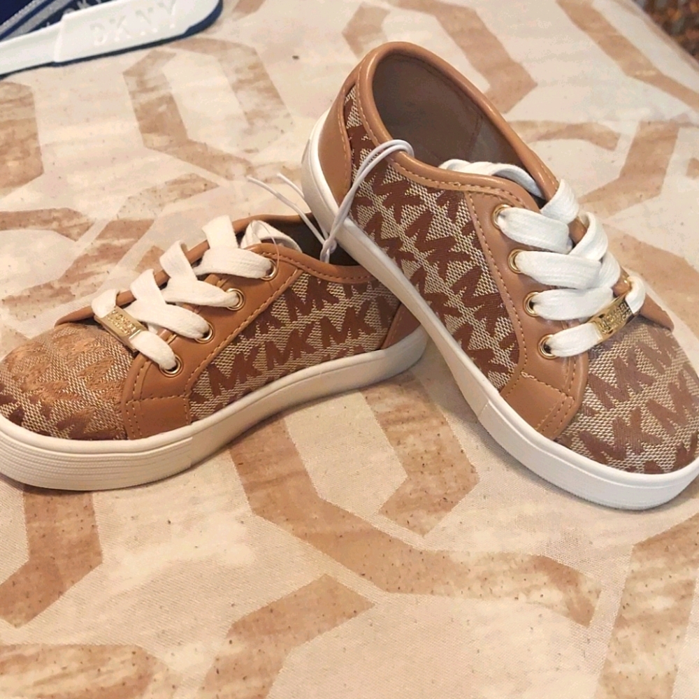 Kids shoes